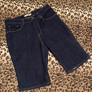 LEVI’S Jean Shorts Women’s Size 10 (30) Levi’s Bermuda Shorts Dark Wash Levi’s